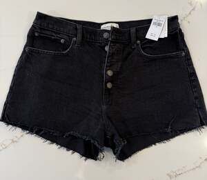 NWT Abercrombie & Fitch High Rise Mom Shorts Black Raw Hem